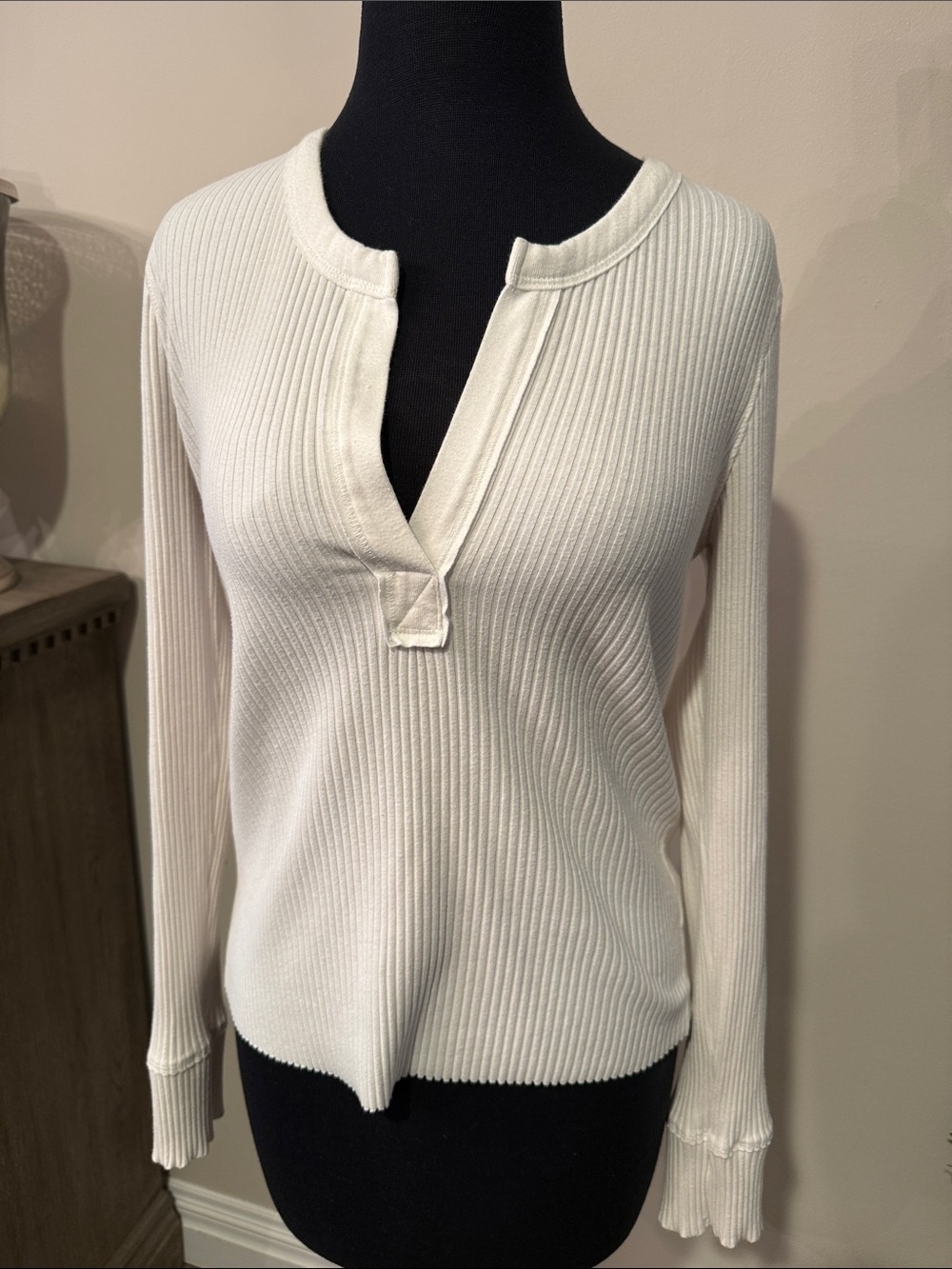 Aerie Women's Ribbed Notch-Neck Long-Sleeve Top - White size medium